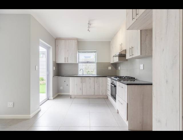 3 BEDROOM HOUSE SOLD IN BURGUNDY ESTATE